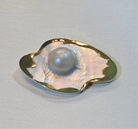 Brooch in 18k gold, Mabe pearl with a Mother of Pearl, centered in 18k gold, one of a kind, handmade