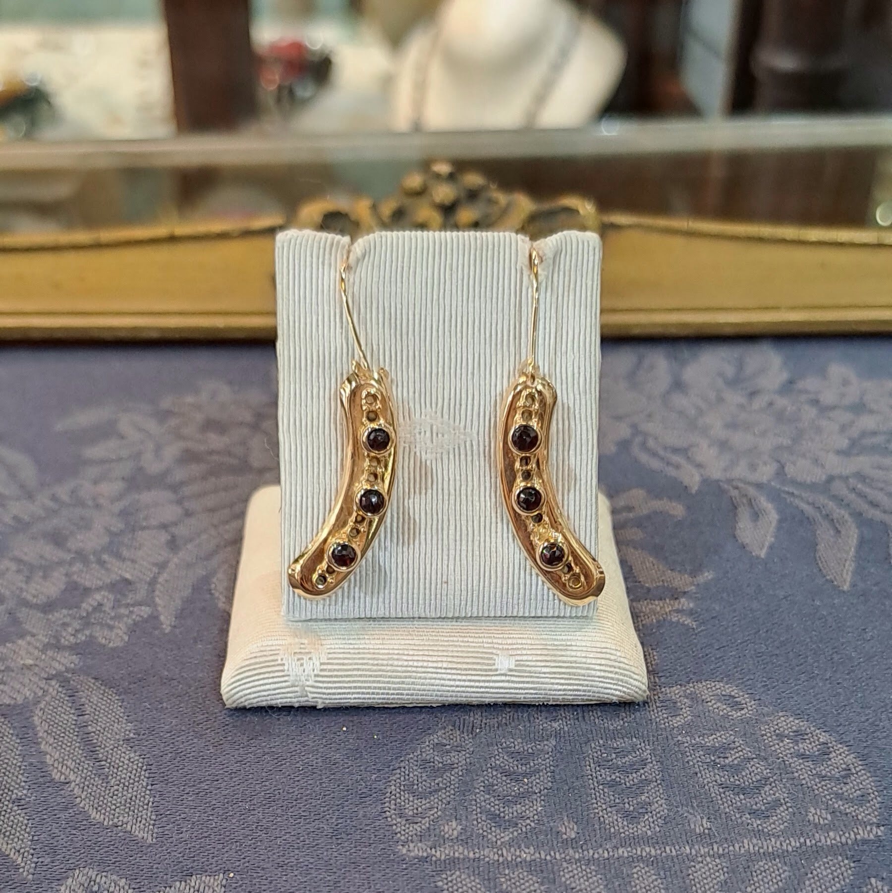 Earrings in 14k gold with Garnet