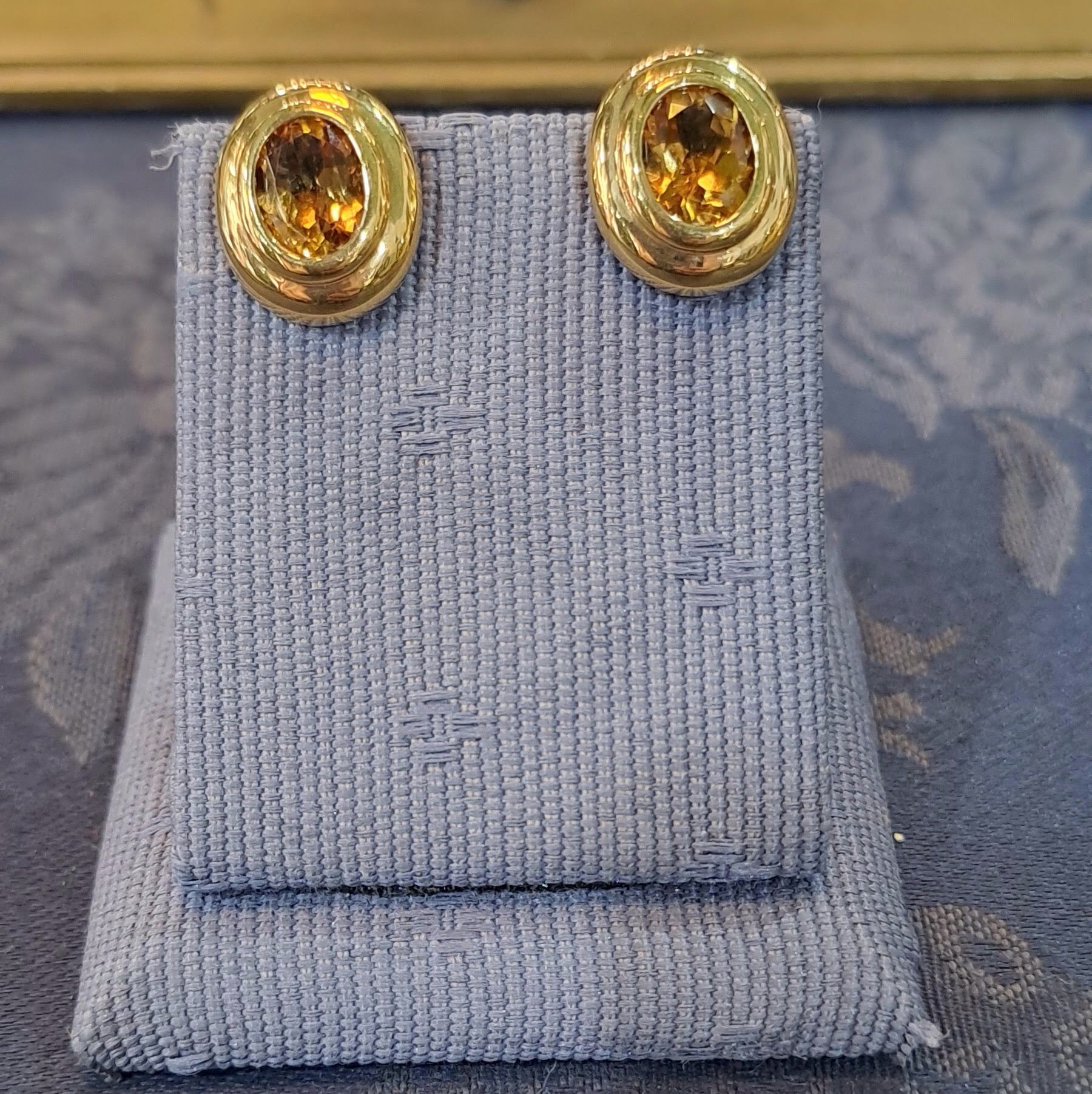 Earrings in 18k gold with Citrine stones