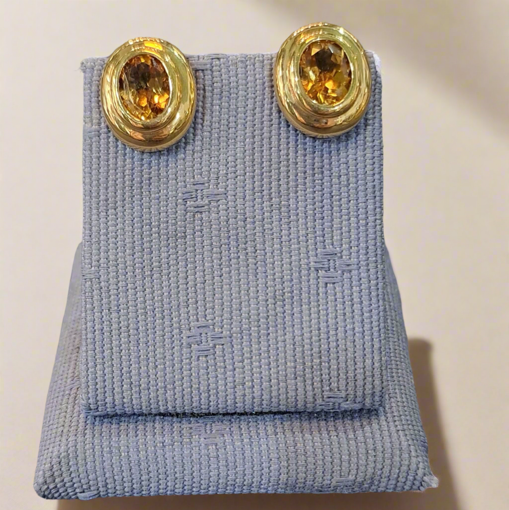 Earrings in 18k gold with Citrine stones