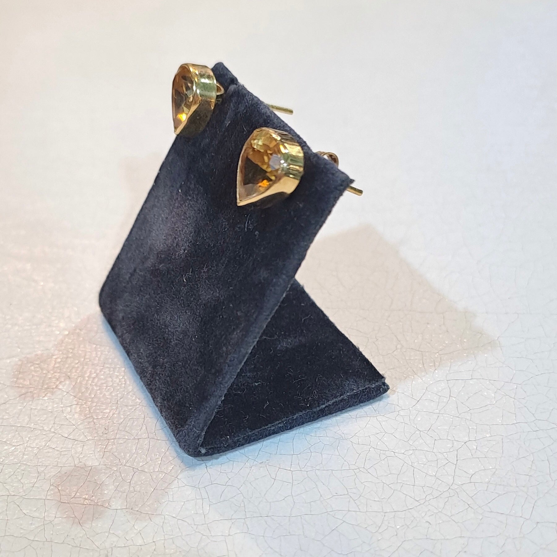 Earrings in 18k gold with citrine stones