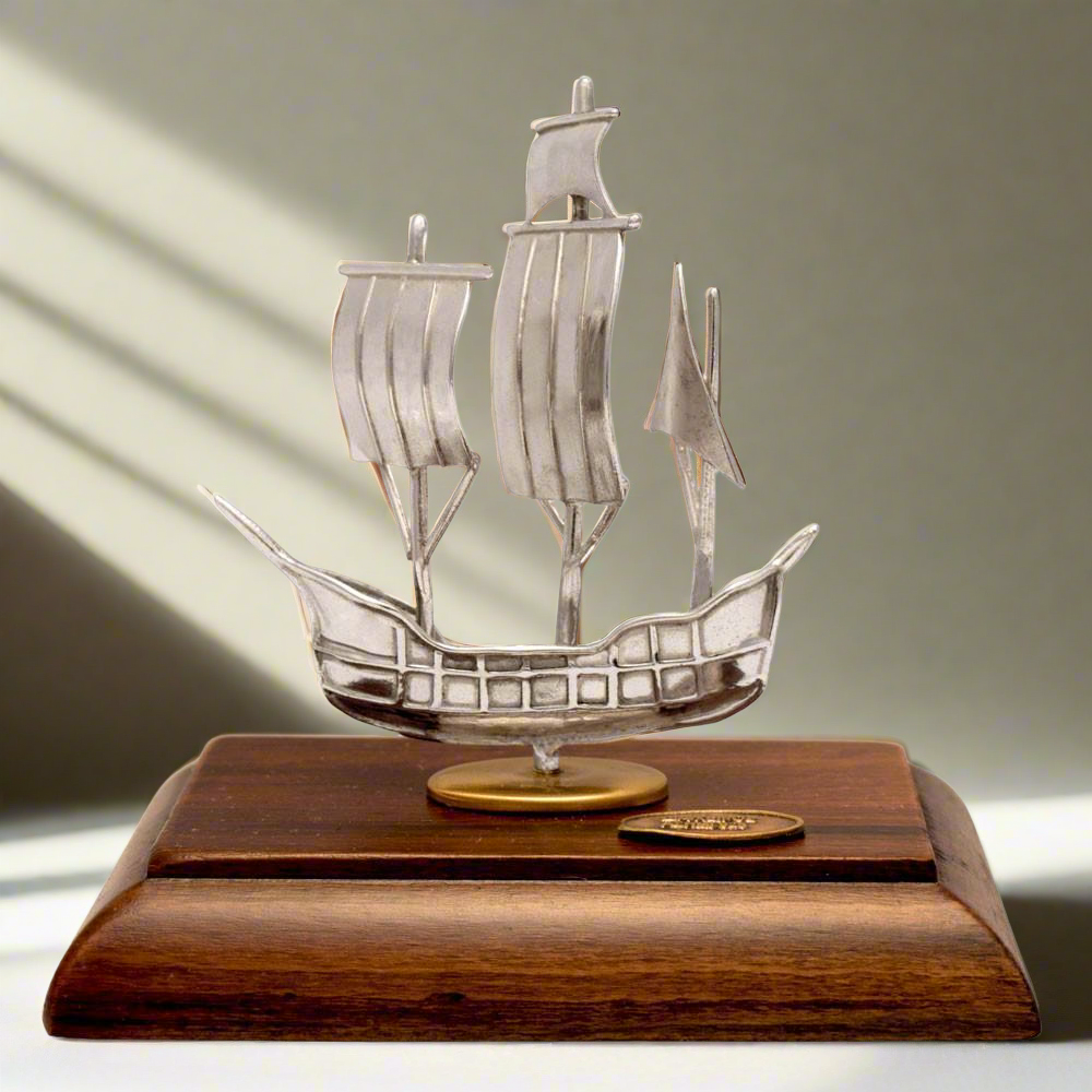 Handmade sailboat in sterling silver Nautical Decor (A-38-31)