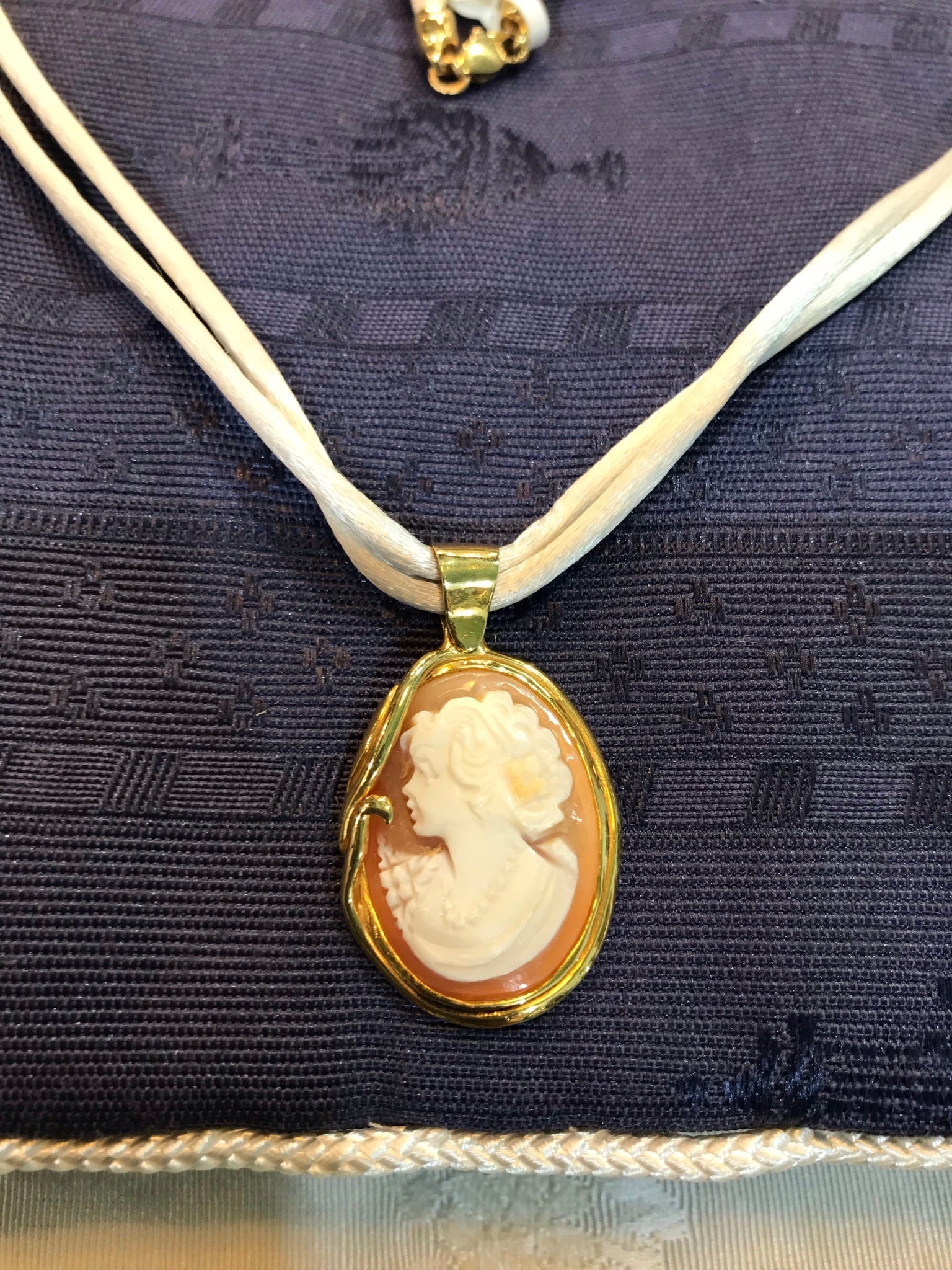 Medallion in 18k Gold with cameos, Medallion, Vintage Jewelry, Handmade pendant, Greek Jewelry