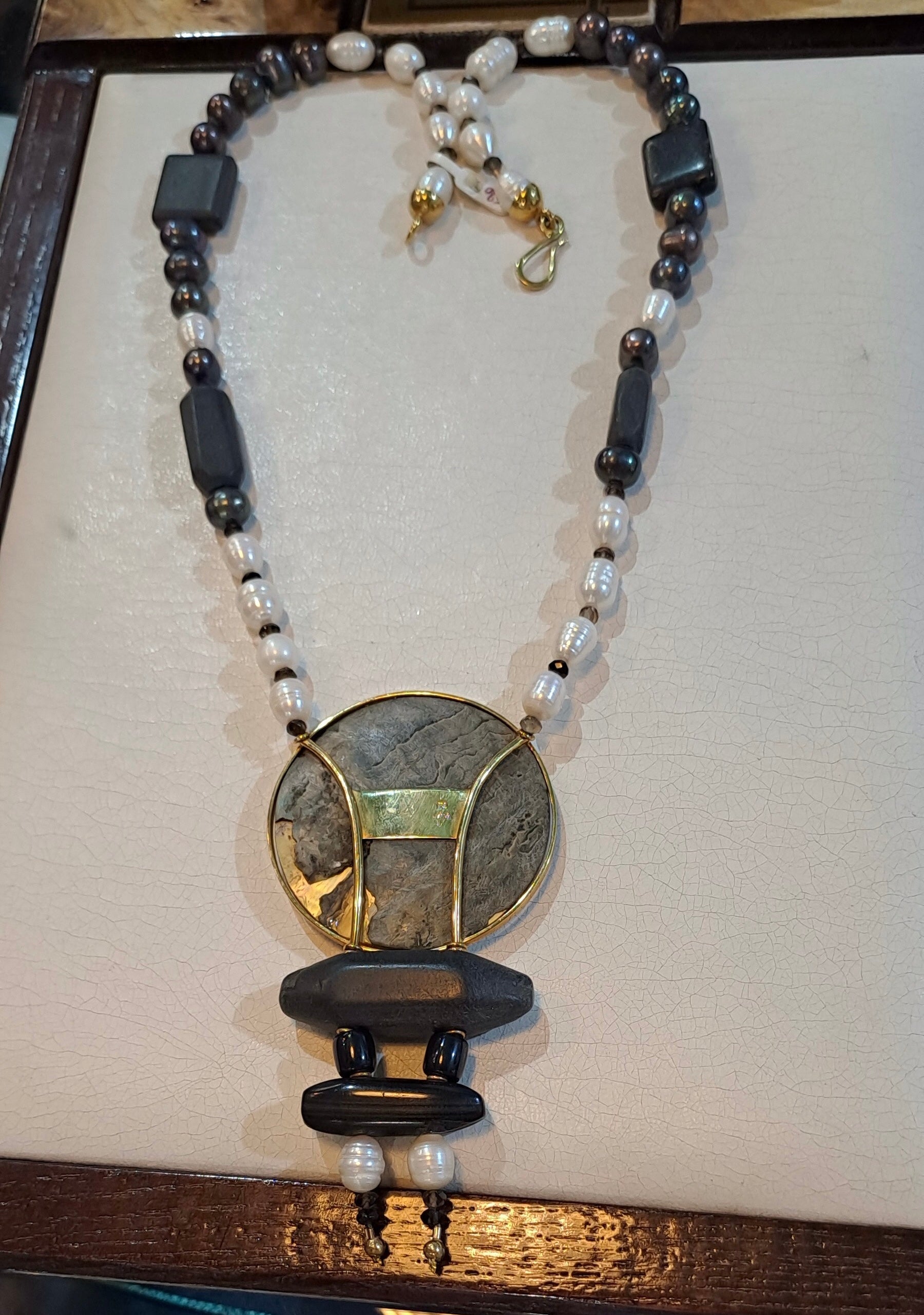 Necklace in 18k gold with Black Obsidian and Pearls