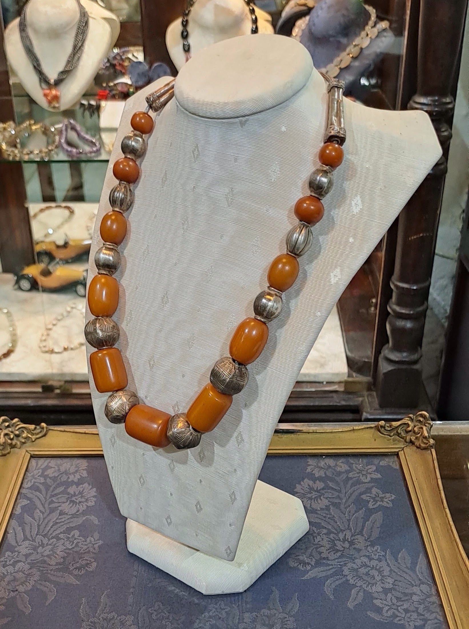 Necklace in sterling silver with old amber