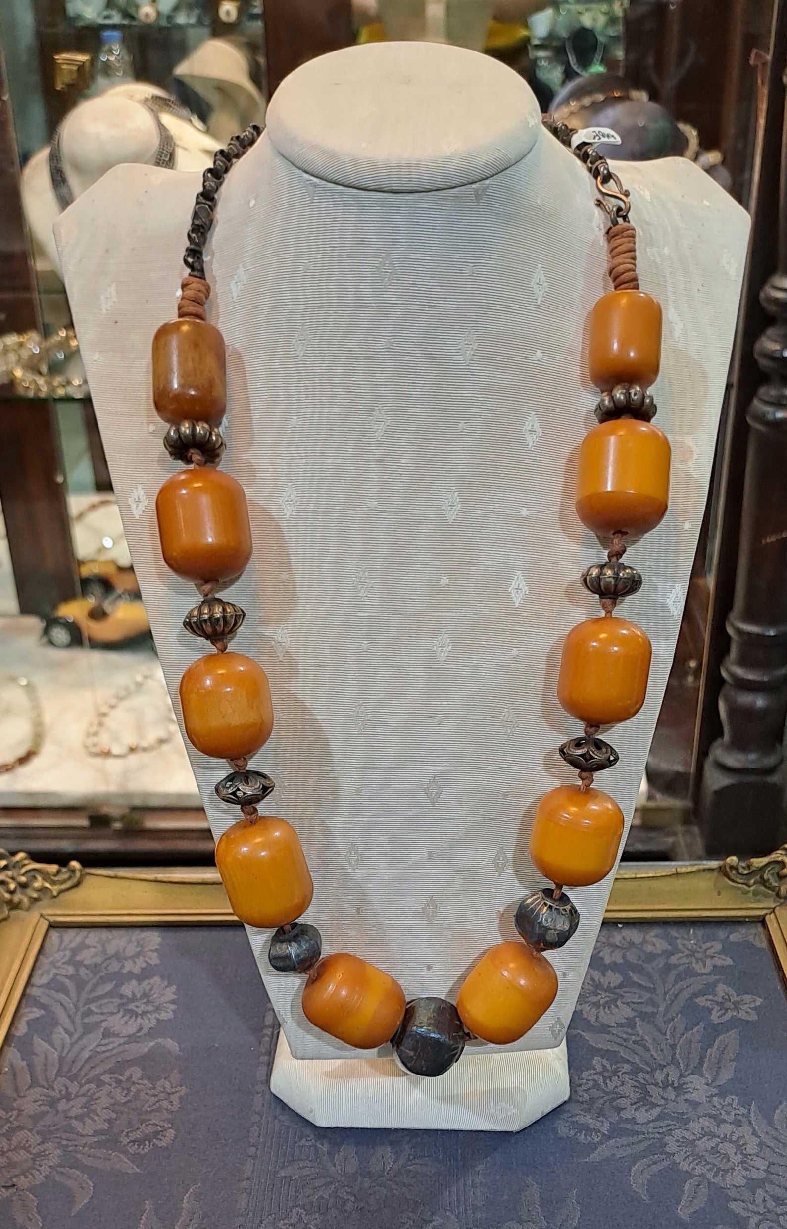 Necklace in sterling silver with old amber