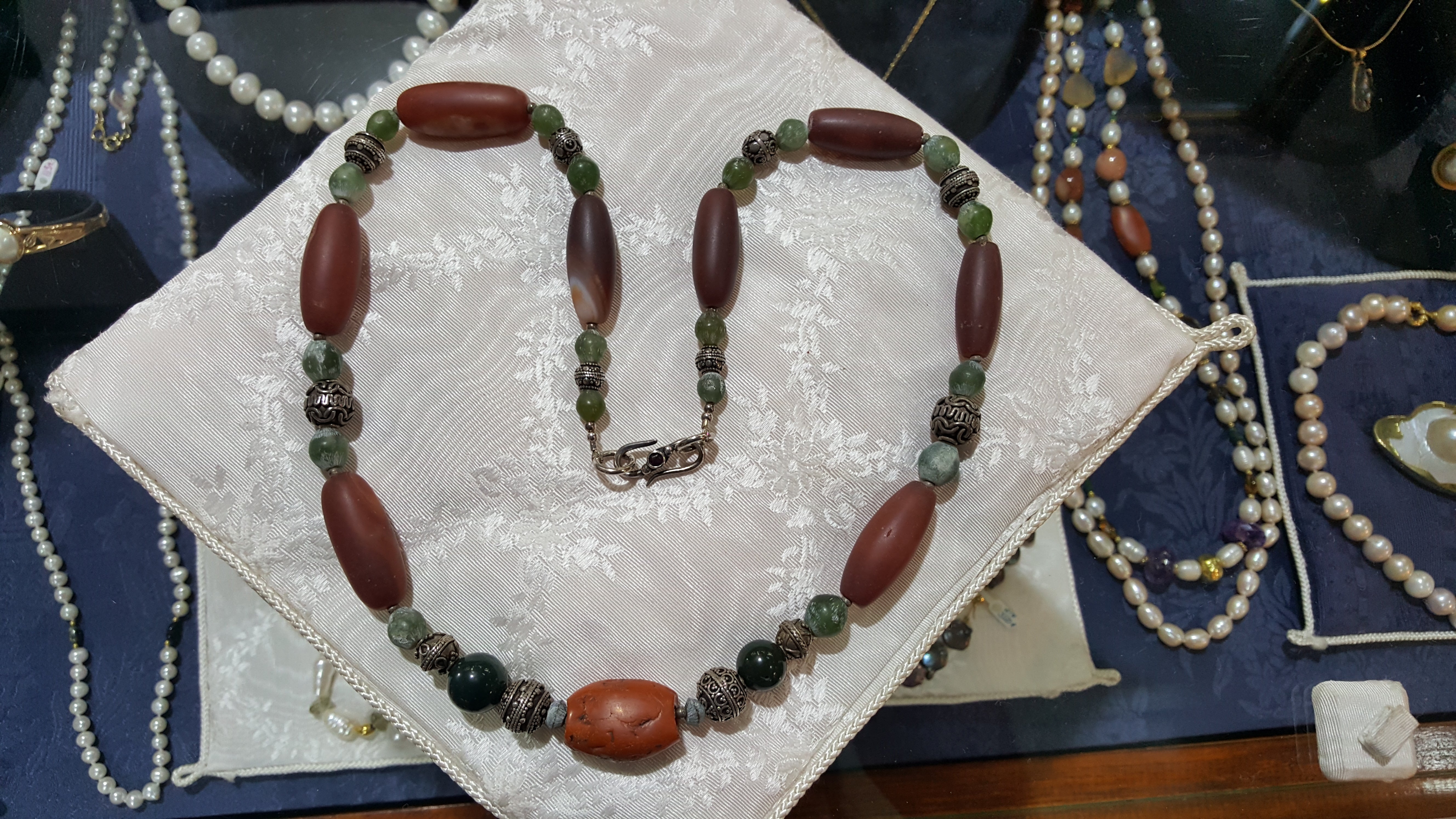 Necklace in sterling silver with old benzahir stones and old carnelian