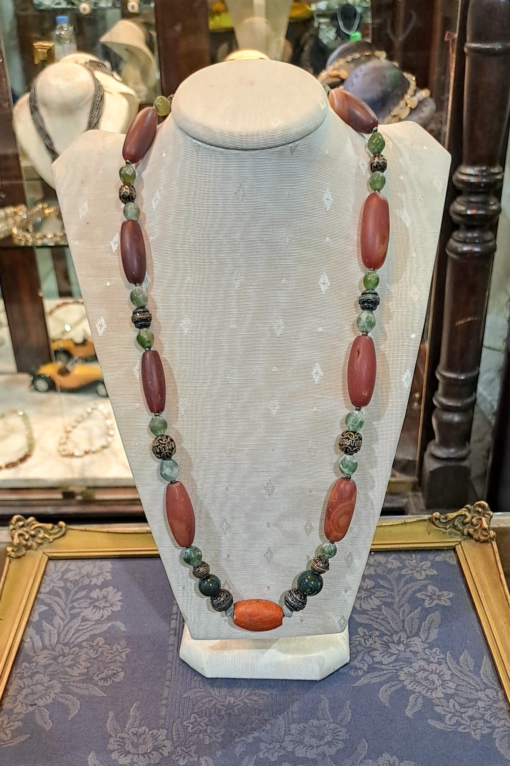 Necklace in sterling silver with old benzahir stones and old carnelian