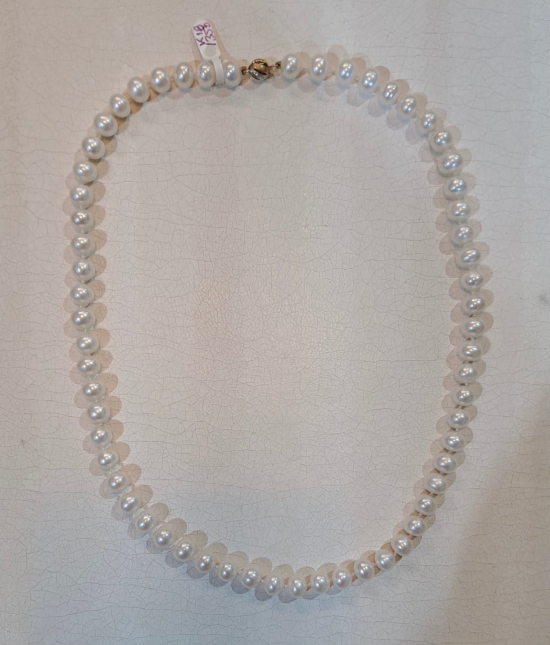 Necklace in white Aqua pearls with 18k gold closure