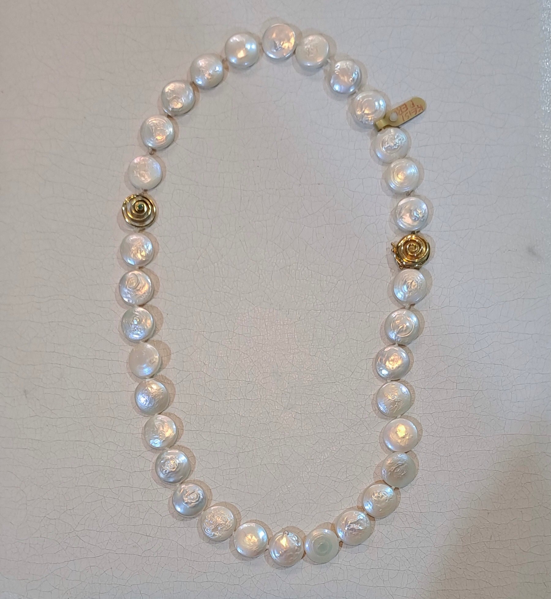 Necklace with white Keisi pearls and 18k gold elements