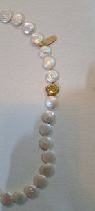 Necklace with white Keisi pearls and 18k gold elements