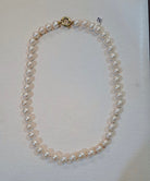 Necklace with white pearls and 18k gold closure