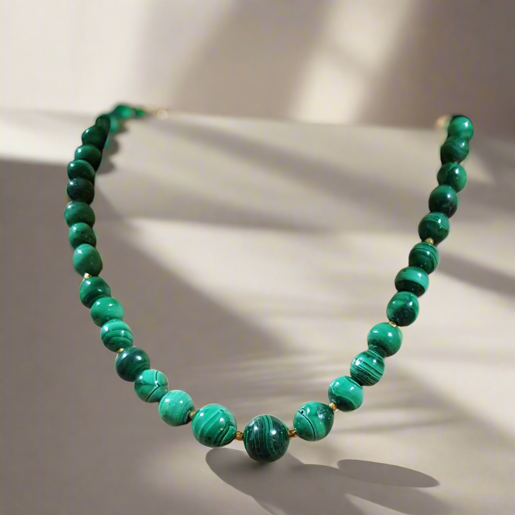 Necklaces with Malachite stones and gold 185k elements