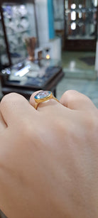 Ring in 14k gold with a blue topaz