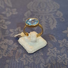 Ring in 14k gold with a blue topaz