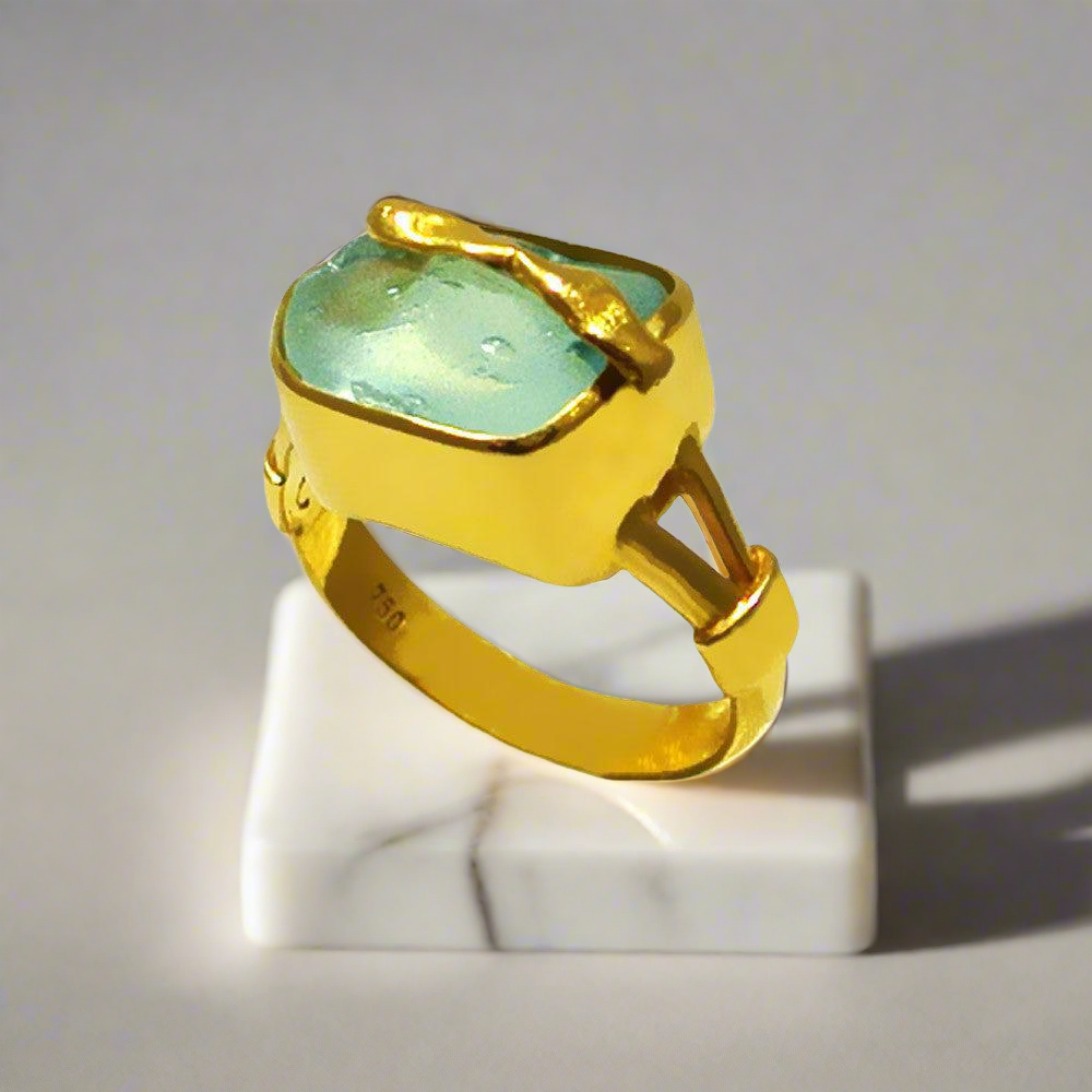 Ring in 18k Gold with Aquamarine (B-39)