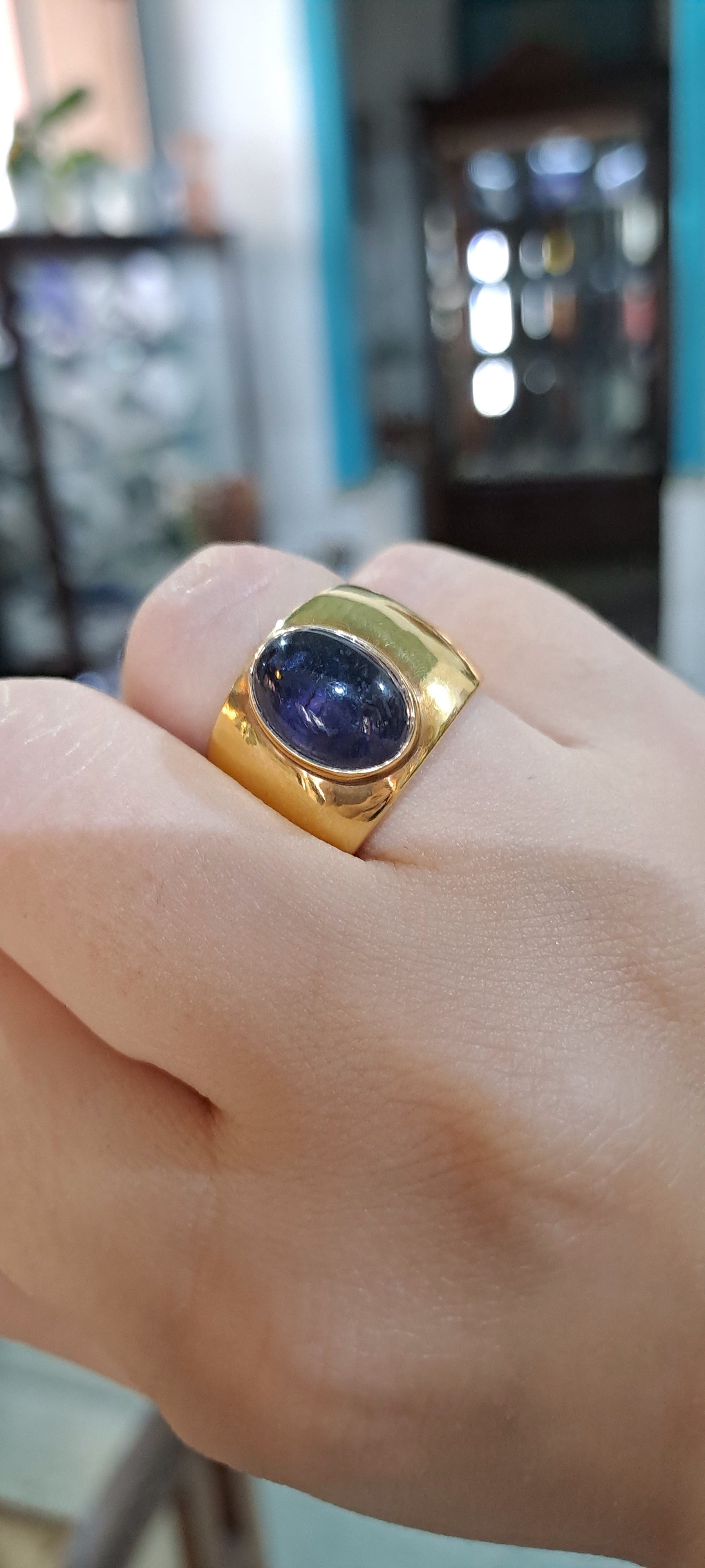 Ring in 18k Gold with Iolite (B-36)