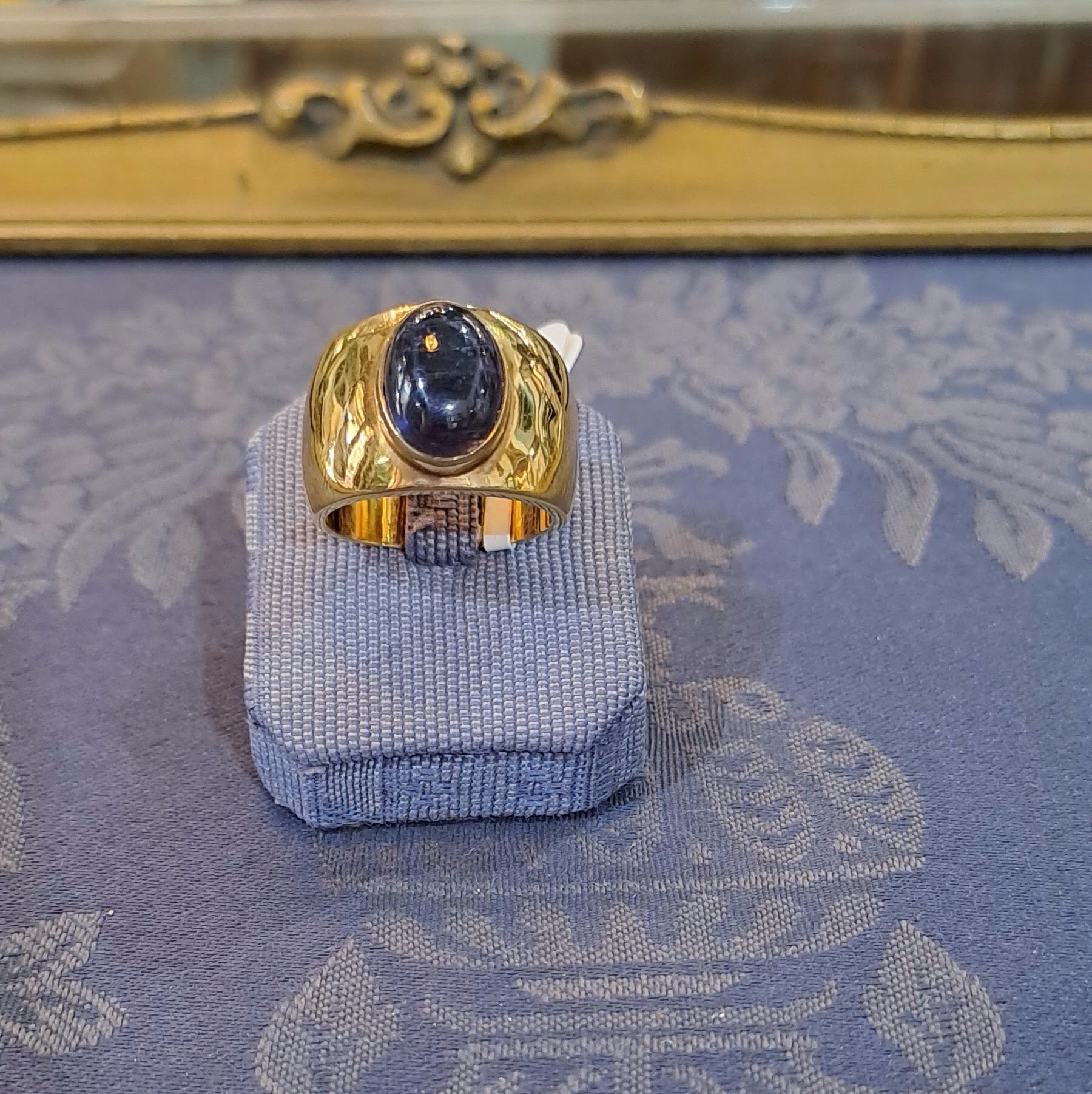 Ring in 18k Gold with Iolite (B-36)