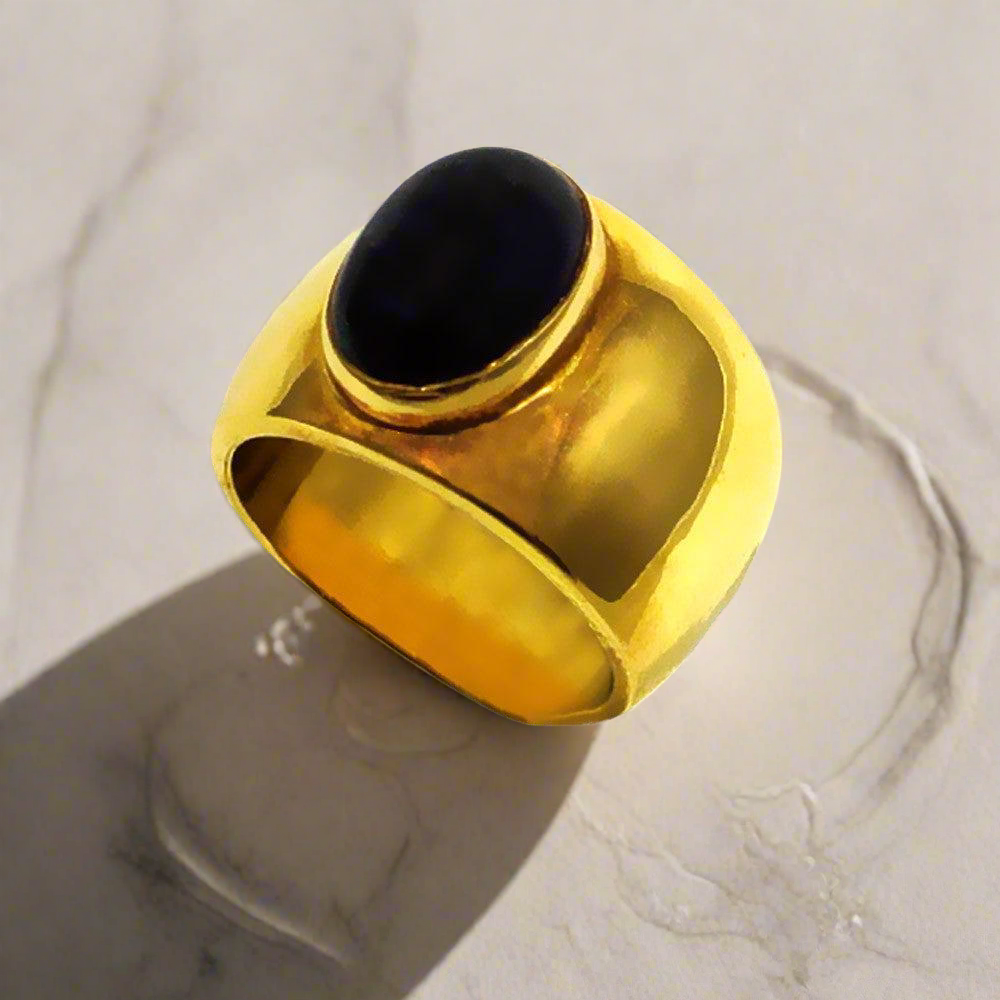 Ring in 18k Gold with Iolite (B-36)