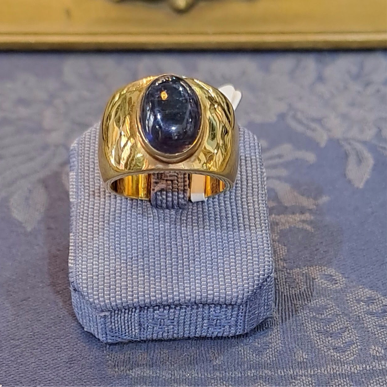 Ring in 18k Gold with Iolite (B-36)