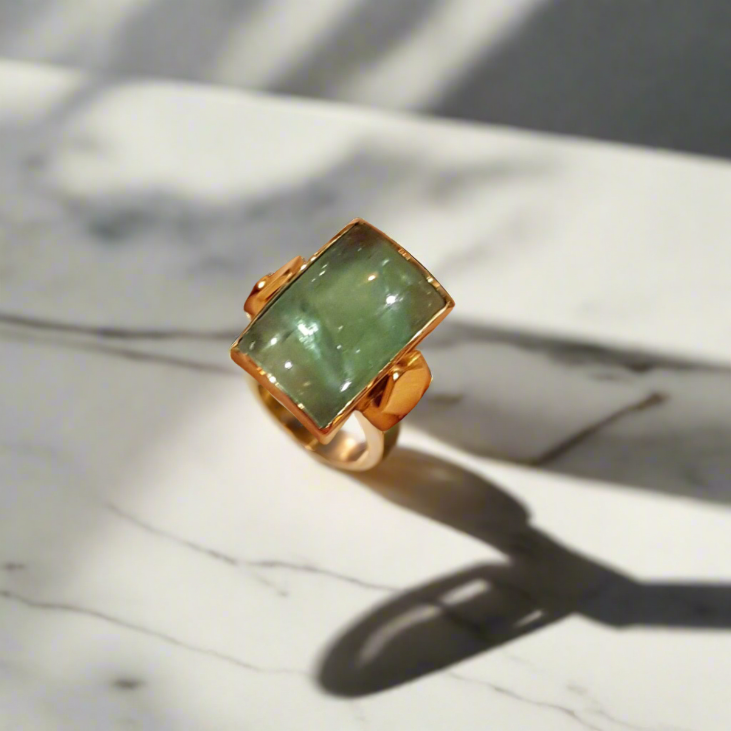 Ring in 18k Gold with a Fluorite Cabochon (B-94)