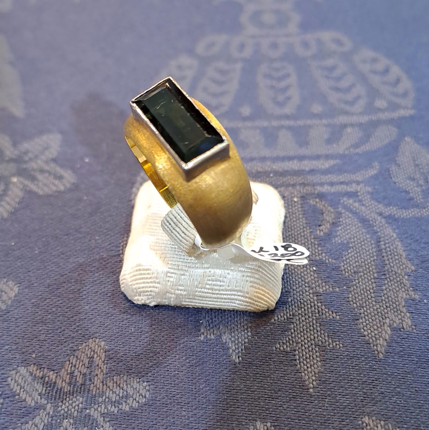 Ring in 18k Gold with a Green Tourmaline 5c (B-70)