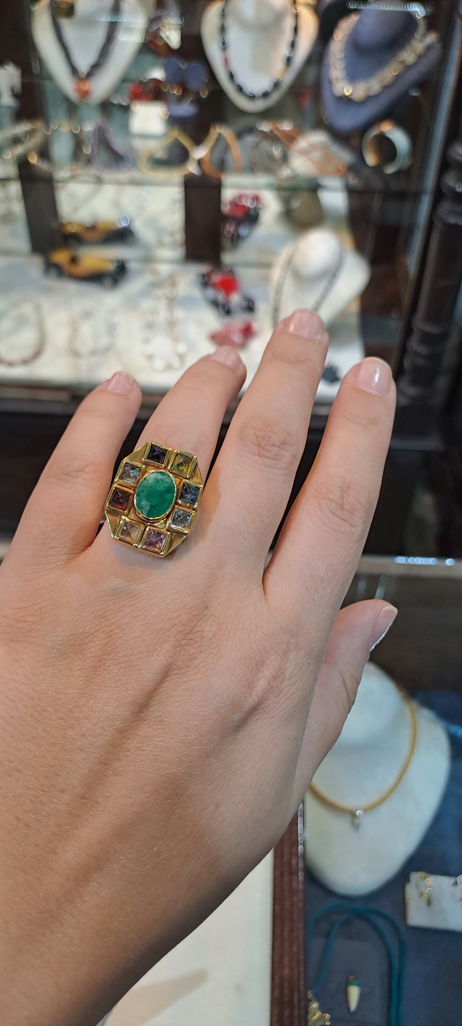 Ring in 18k Gold with a Zambian emerald and pyramid cut tourmalines (B-06)