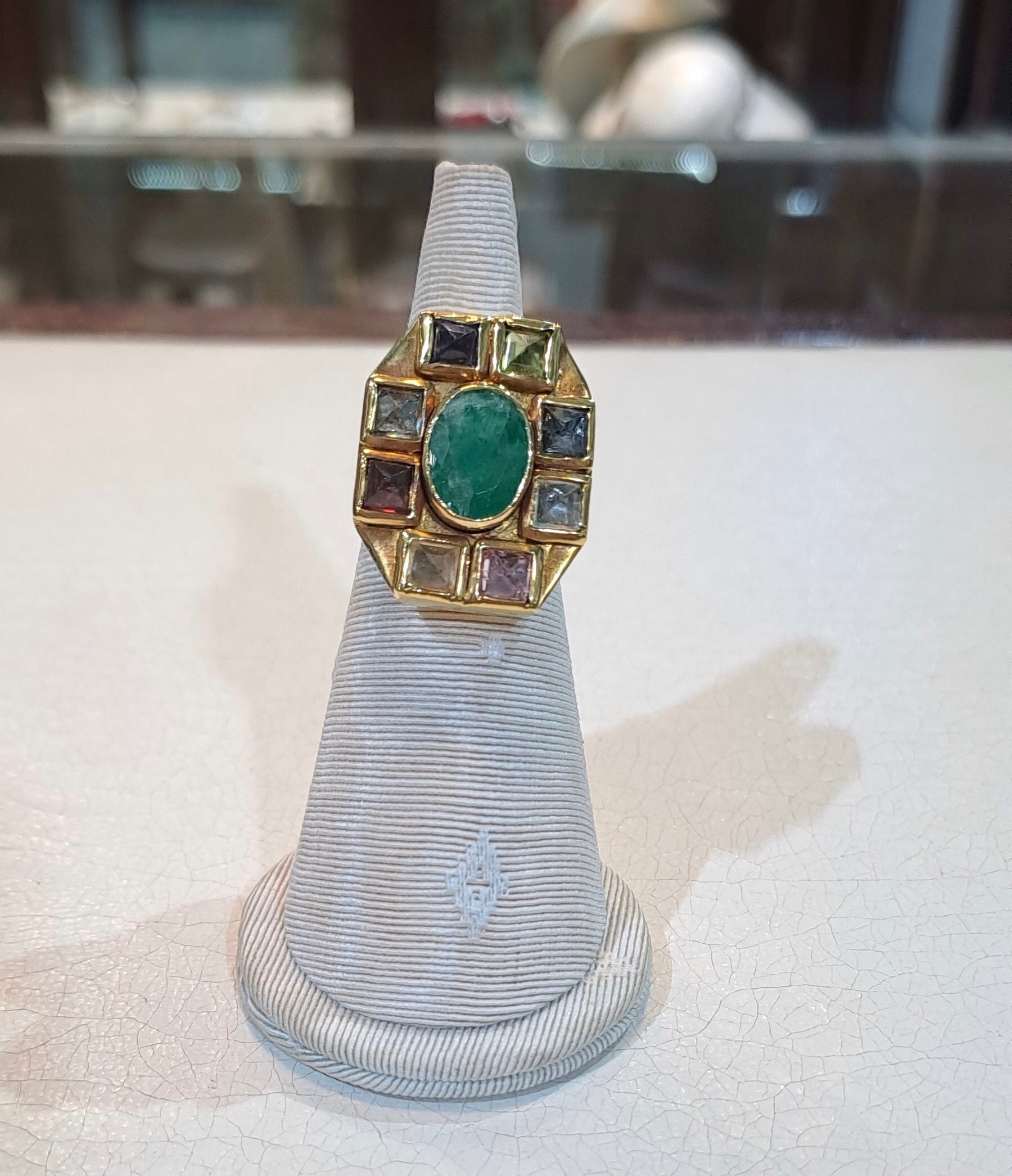 Ring in 18k Gold with a Zambian emerald and pyramid cut tourmalines (B-06)