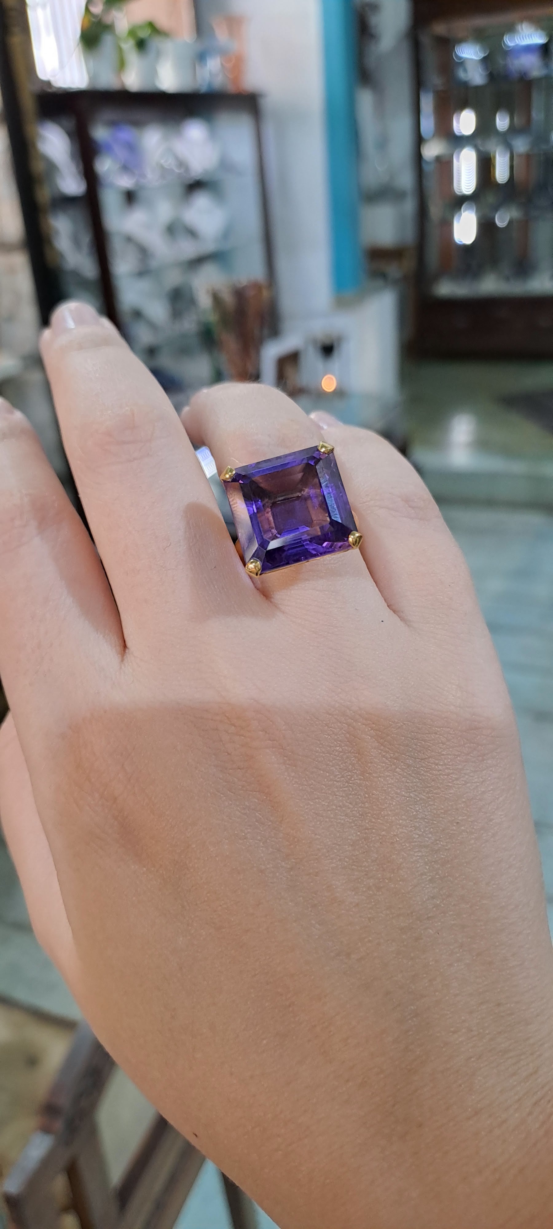 Ring in 18k Gold with amethyst (B-09)