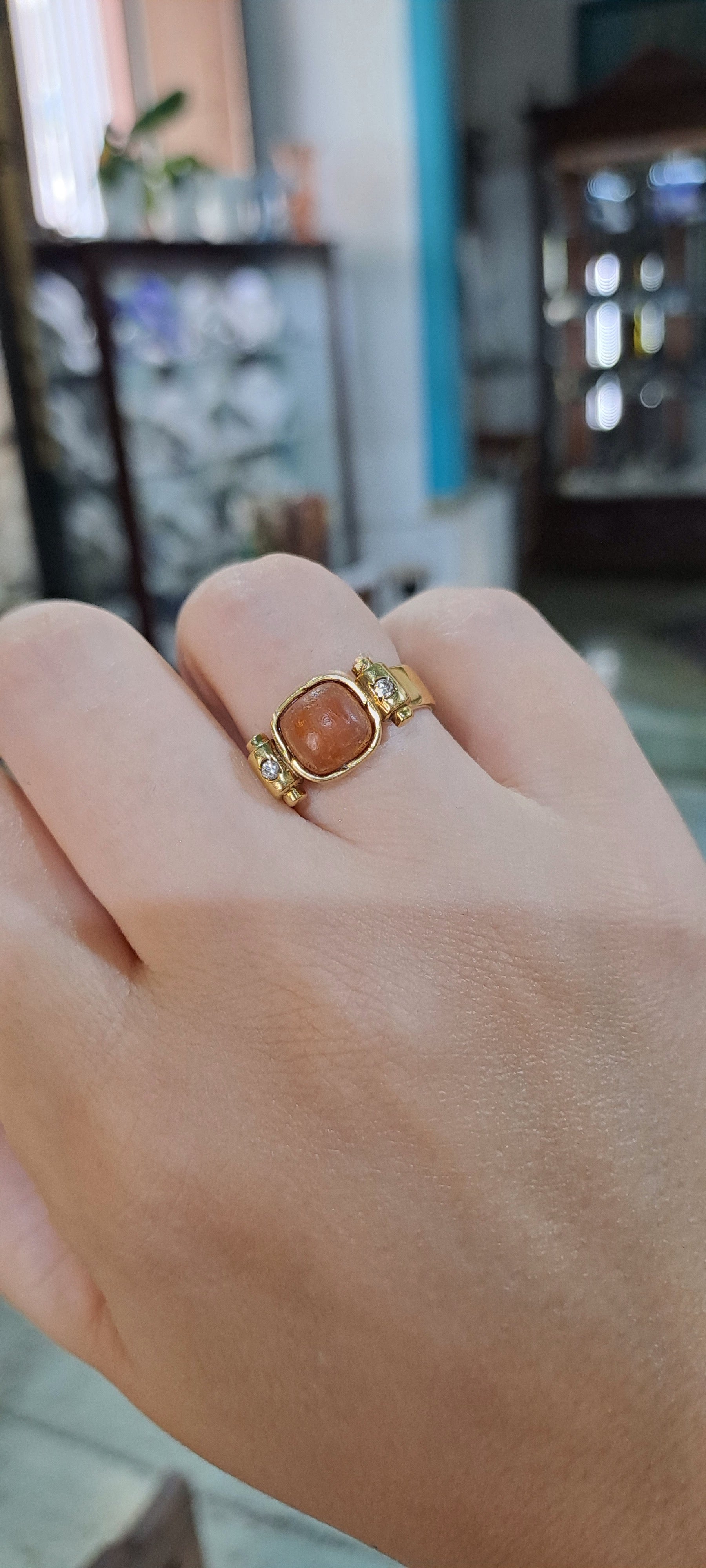 Ring in 18k Gold with red Amber and Brilliants (B-37)