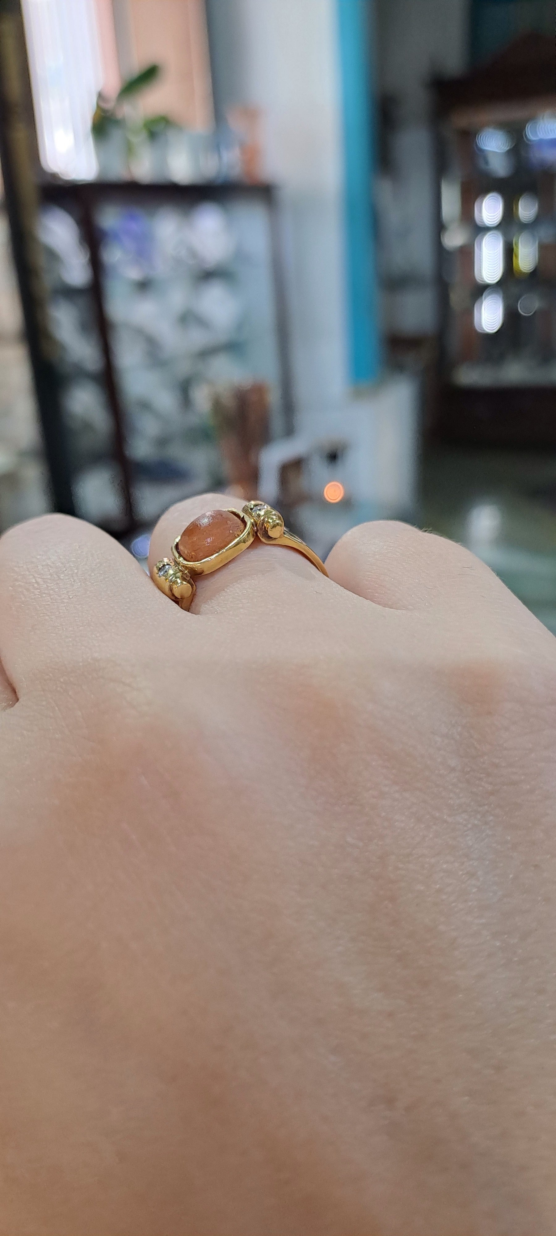 Ring in 18k Gold with red Amber and Brilliants (B-37)