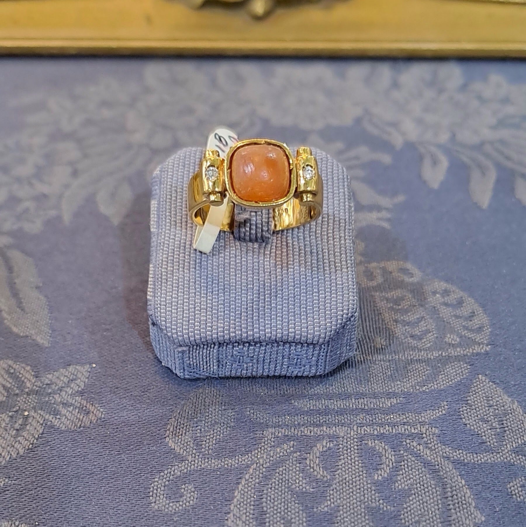 Ring in 18k Gold with red Amber and Brilliants (B-37)