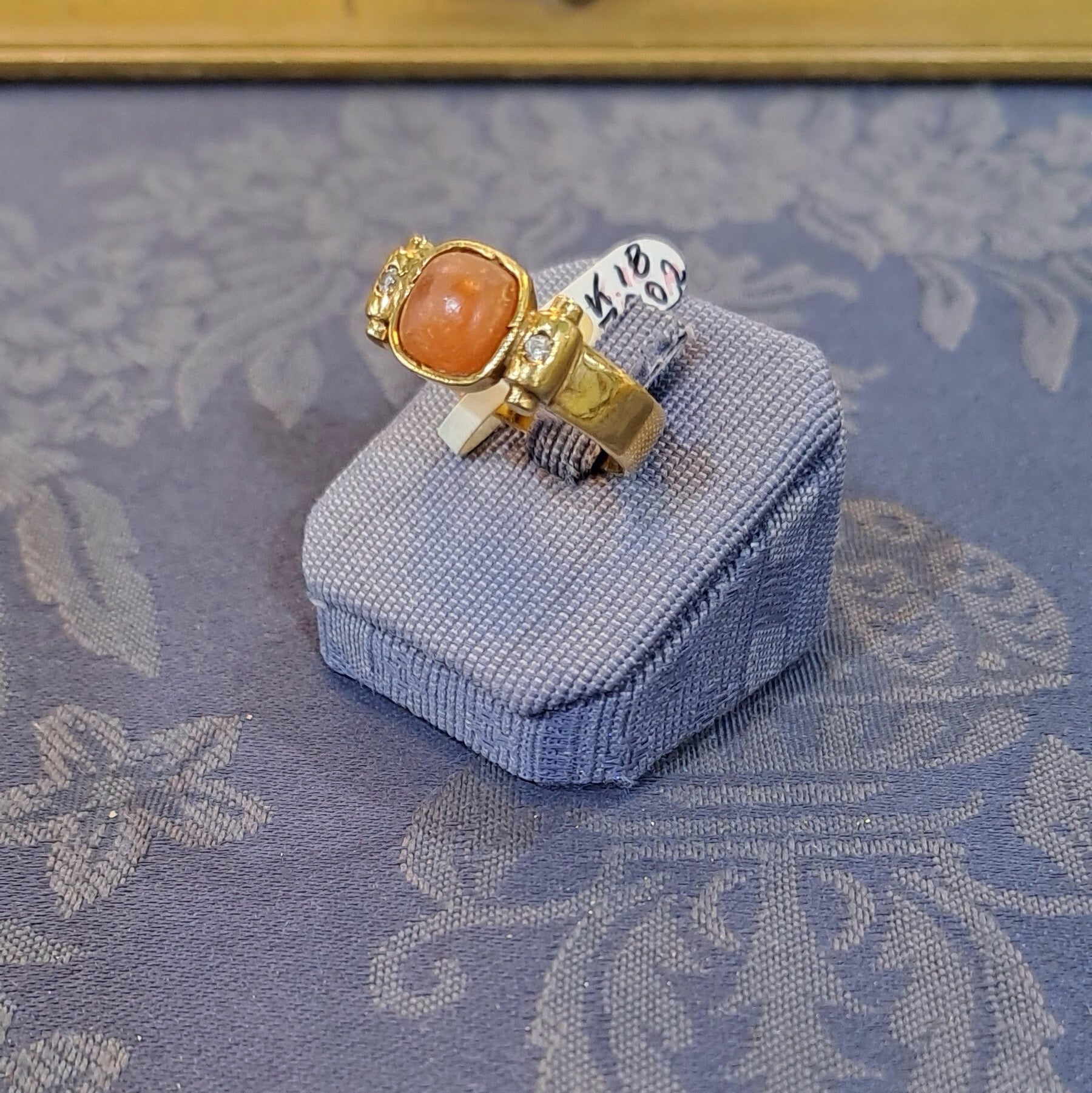 Ring in 18k Gold with red Amber and Brilliants (B-37)