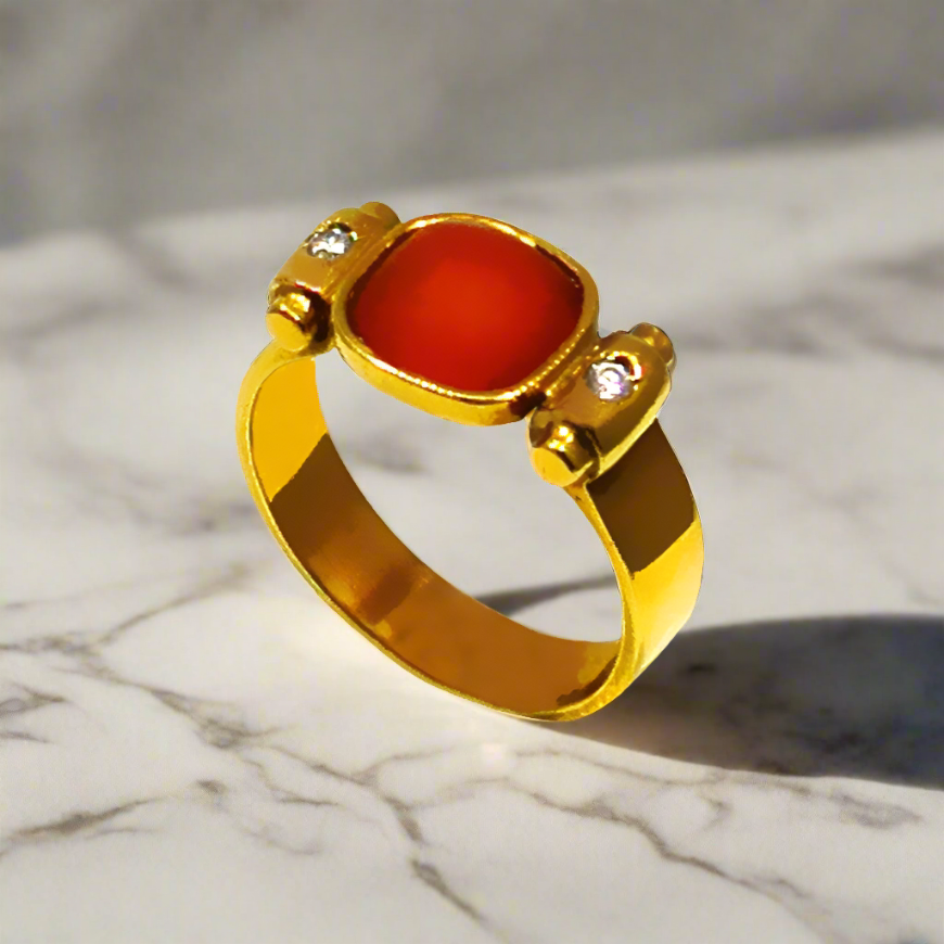 Ring in 18k Gold with red Amber and Brilliants (B-37)