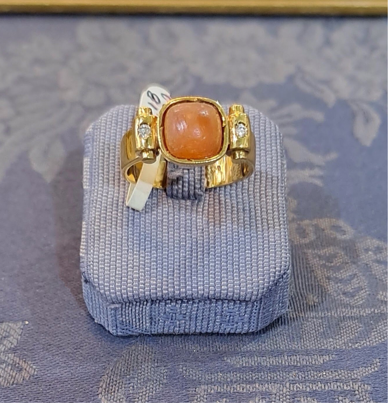 Ring in 18k Gold with red Amber and Brilliants (B-37)