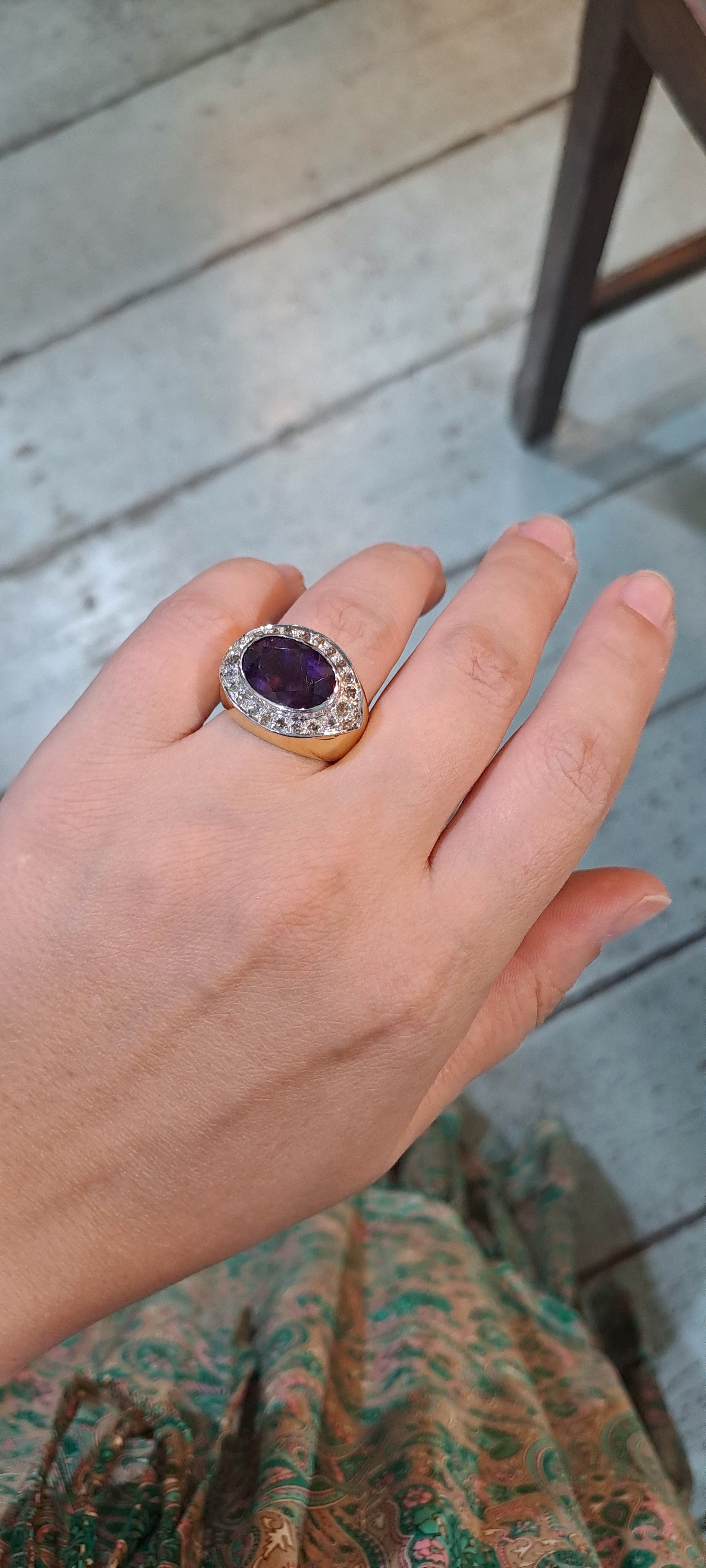 Ring in 18k gold with Amethyst stone and brilliants