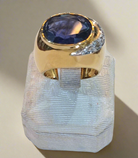 Ring in 18k gold with Iolite stone and brilliants