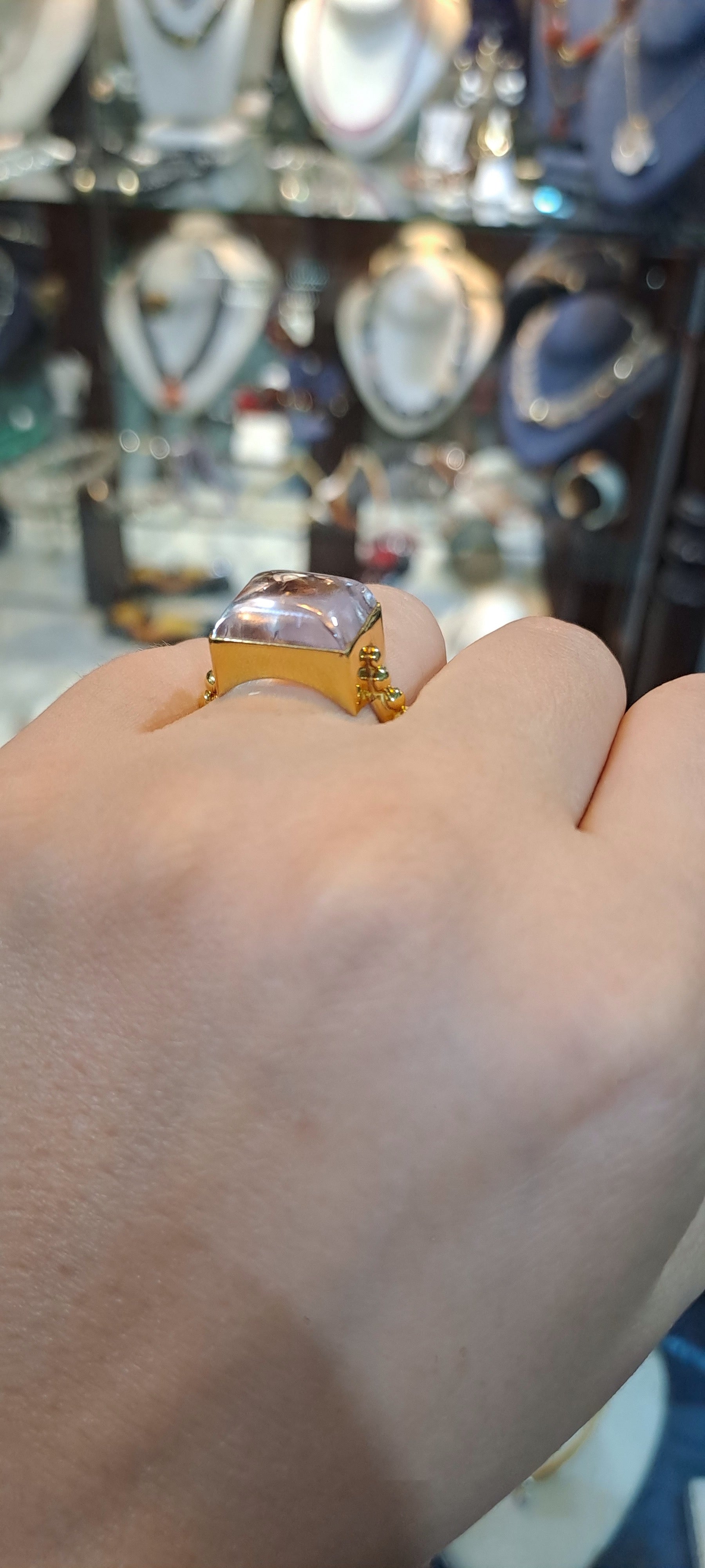 Ring in 18k gold with Kunzite stone