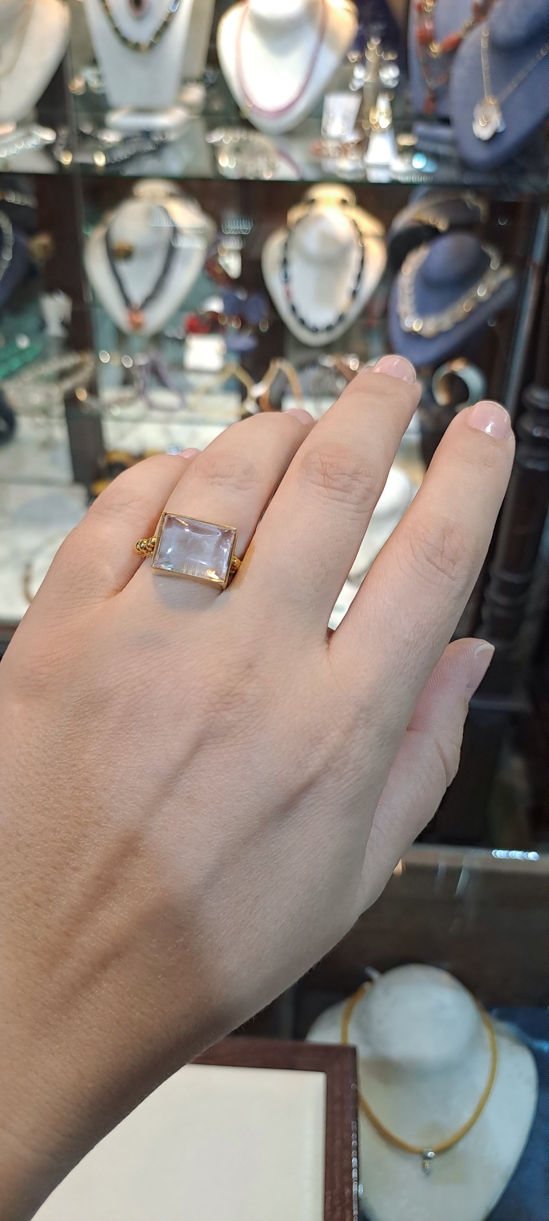 Ring in 18k gold with Kunzite stone