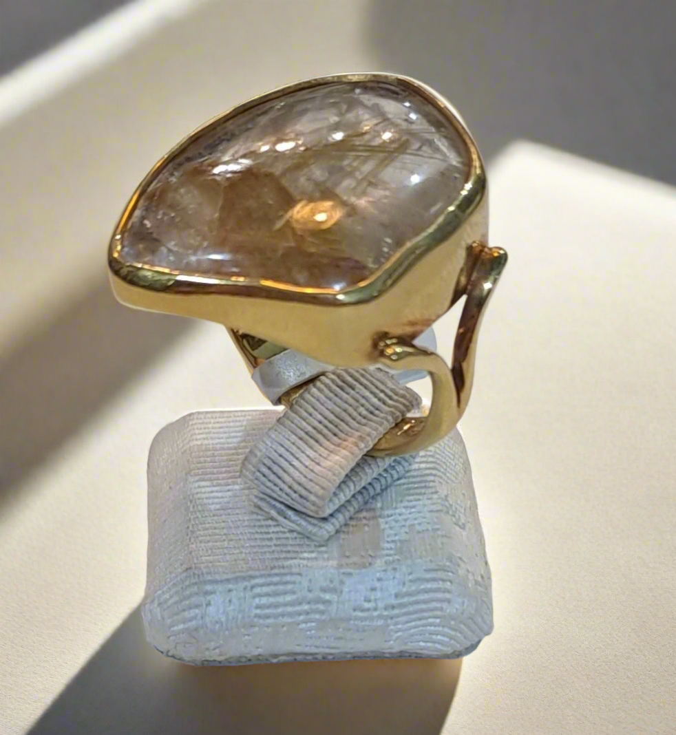 Ring in 18k gold with a Rutile Quartz stone