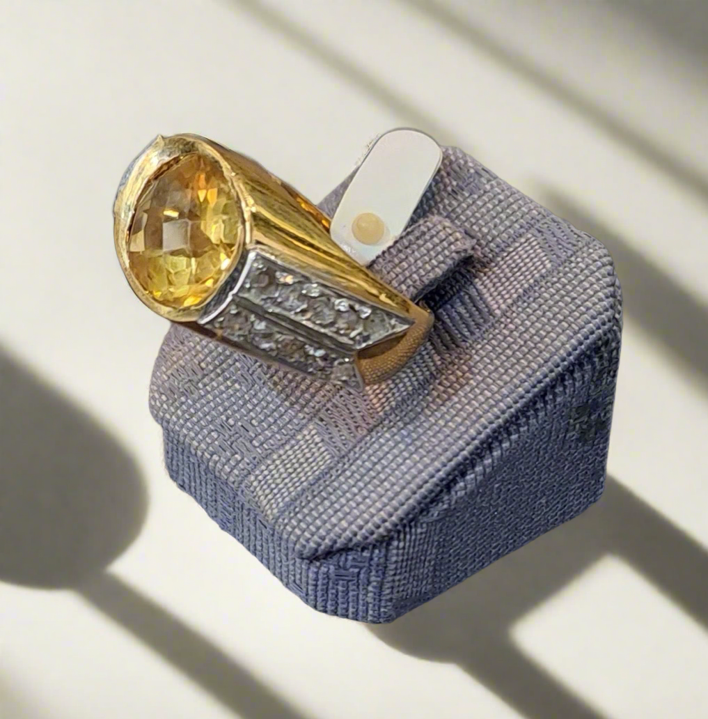 Ring in 18k gold with a citrine and brilliants