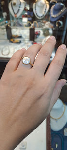 Ring in 18k gold with a keisi pearl