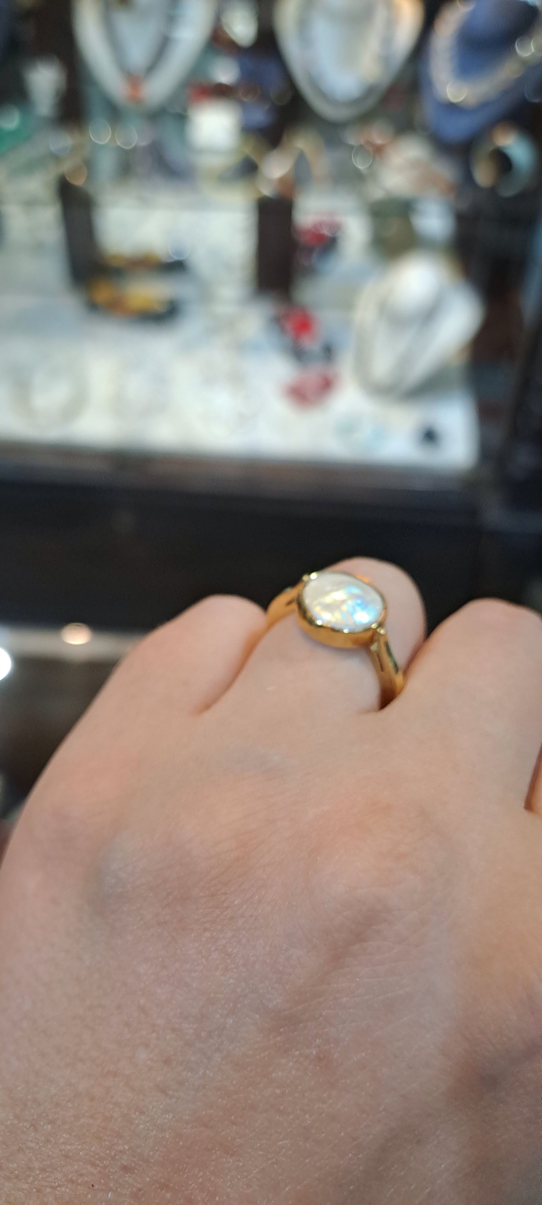 Ring in 18k gold with a keisi pearl