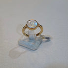 Ring in 18k gold with a keisi pearl