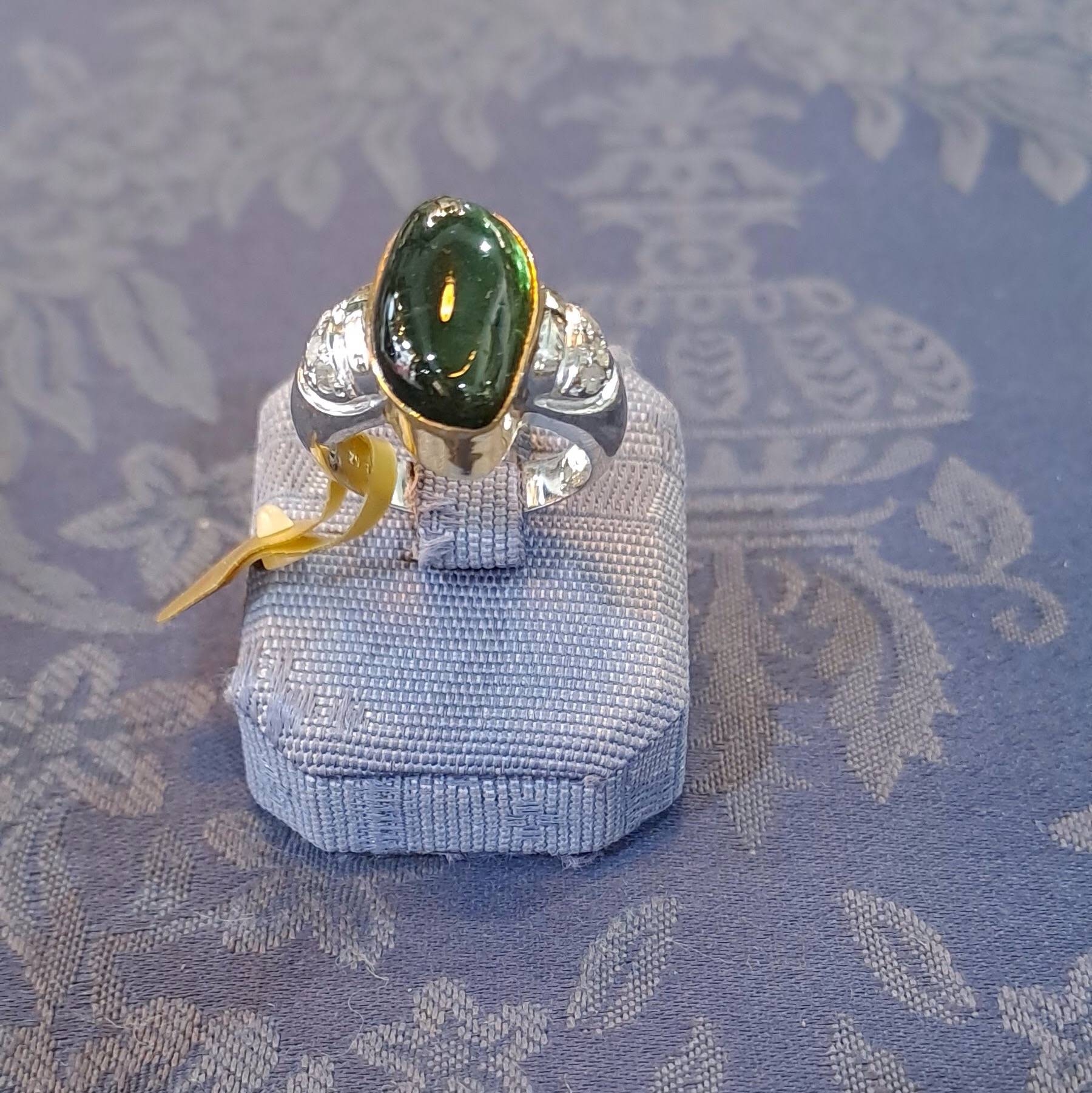 Ring in 18k gold with green tourmaline and white and yellow gold