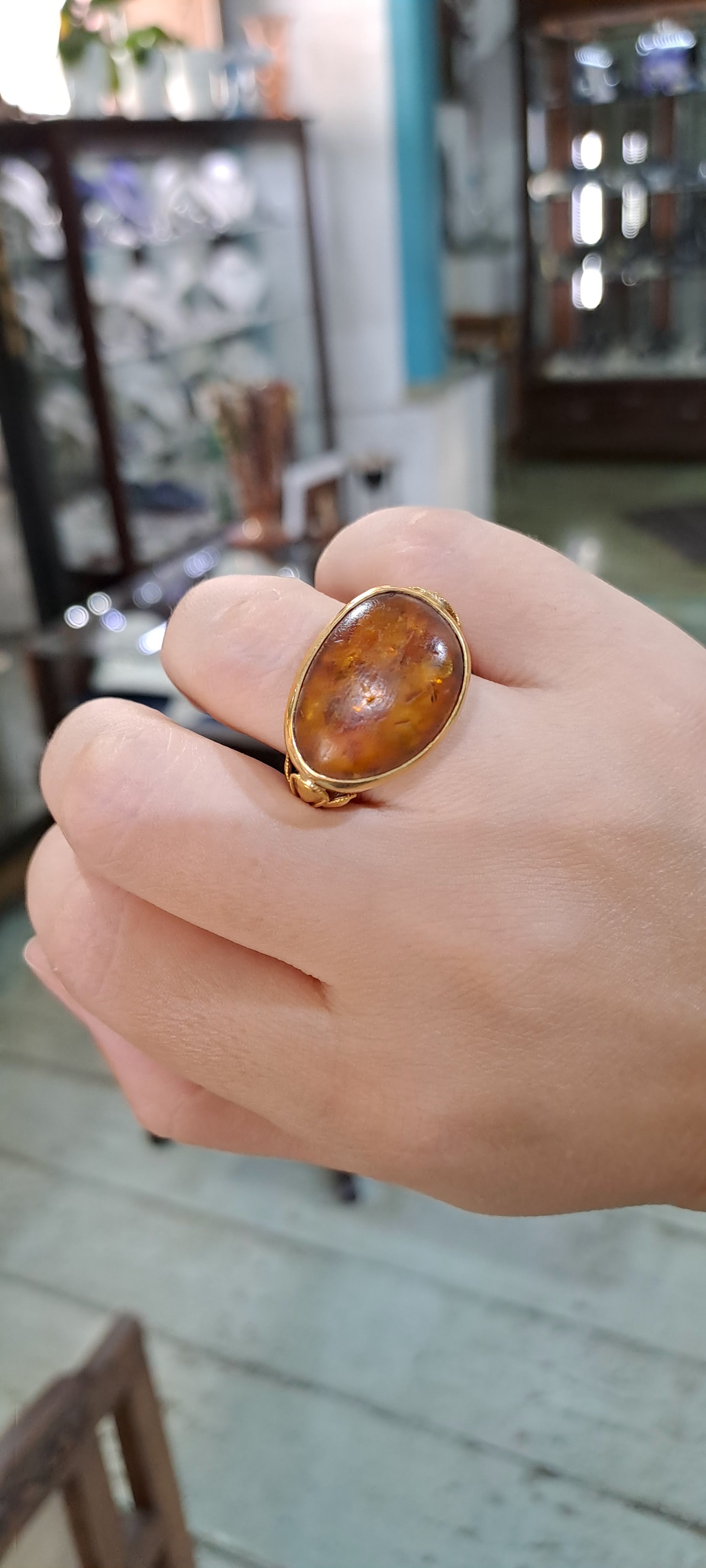 Ring in Gold 18k with amber