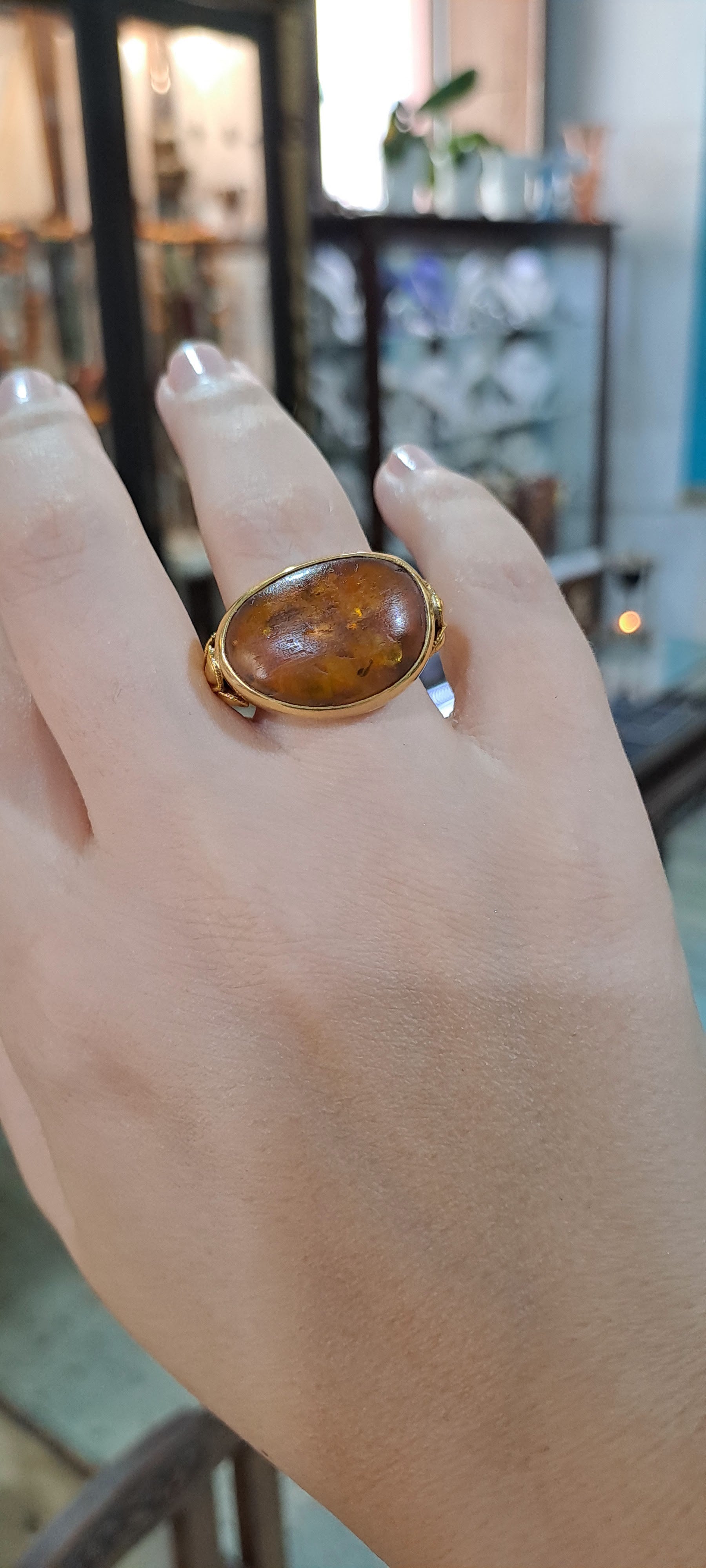 Ring in Gold 18k with amber