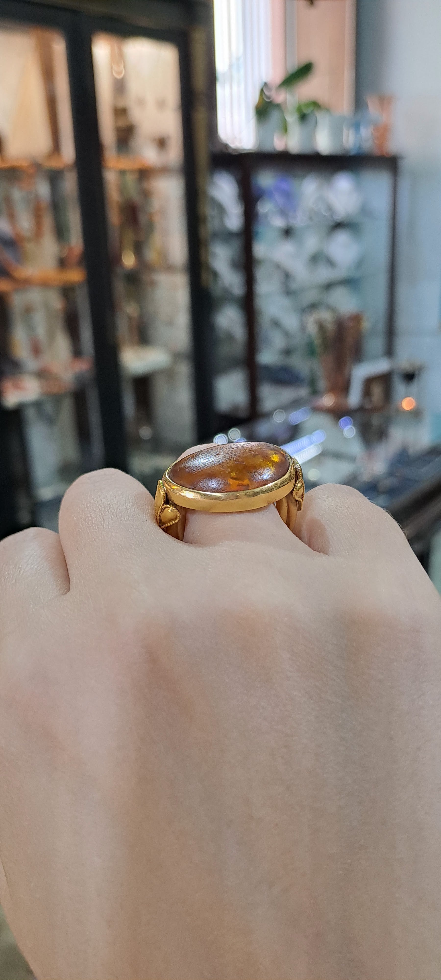 Ring in Gold 18k with amber