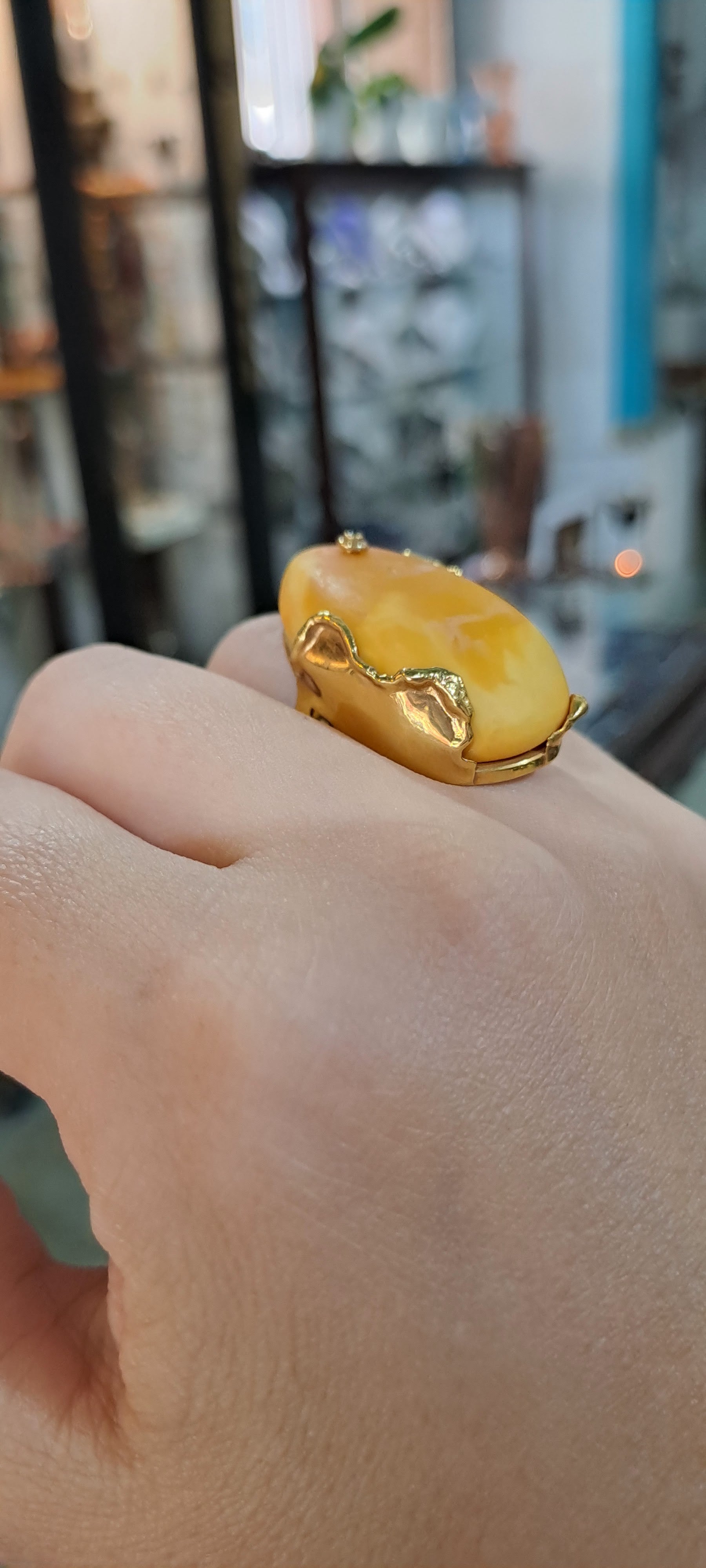 Ring in Gold 18k with yellow amber and diamonds