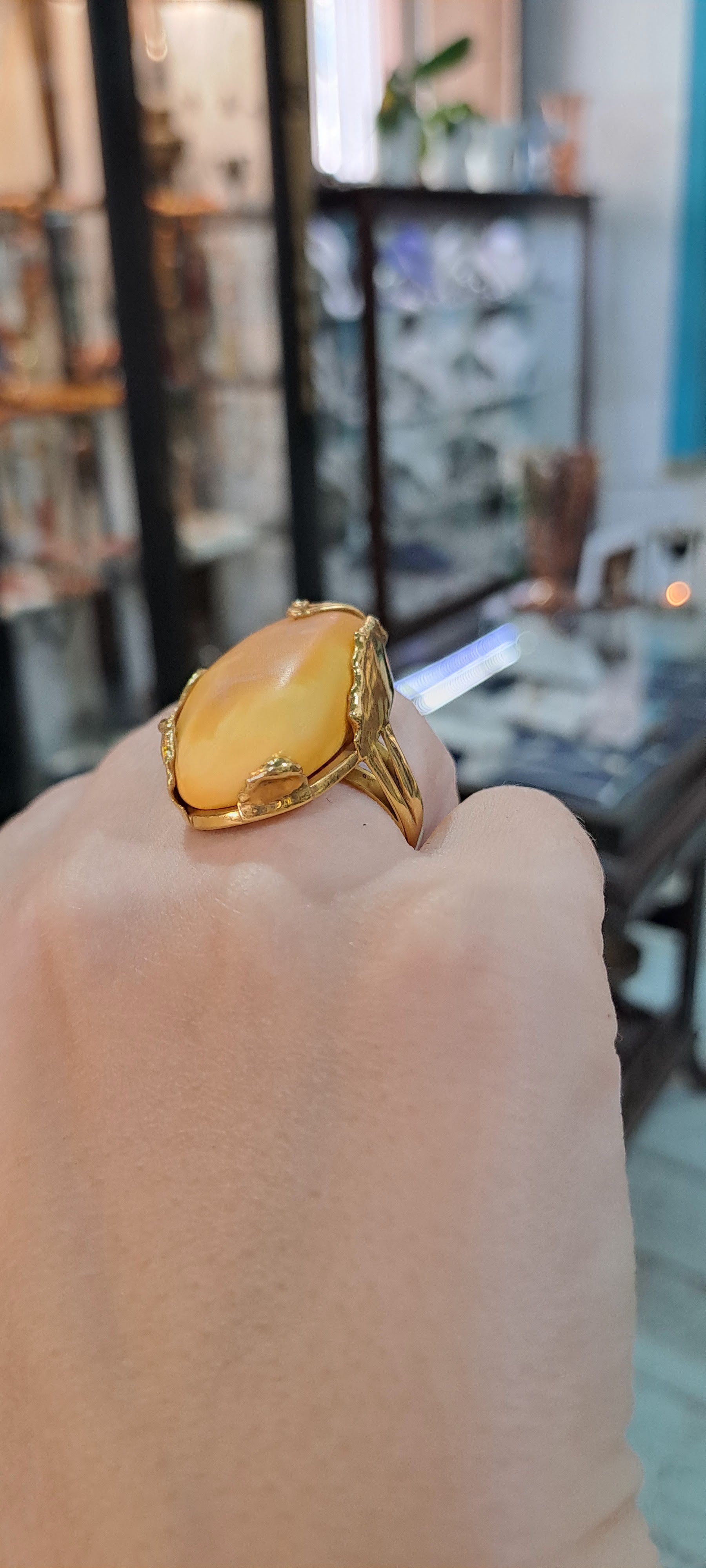 Ring in Gold 18k with yellow amber and diamonds